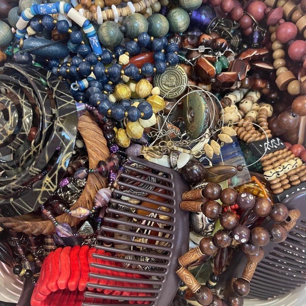Unlisted Jewelry Show Mon Tues Thurs ~11 am EST Please like for notifications - Picture 1 of 2
